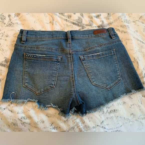 3/$20 BlankNYC The Astor jean cut off shorts accent embroidery size 27 Like new - Picture 5 of 11